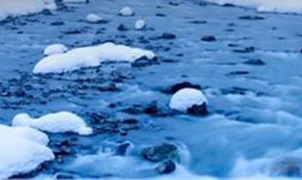 जम्मू-कश्मीर में शीतलहर का प्रकोप, कई क्षेत्रों में तापमान माइनस में, जनजीवन ठप