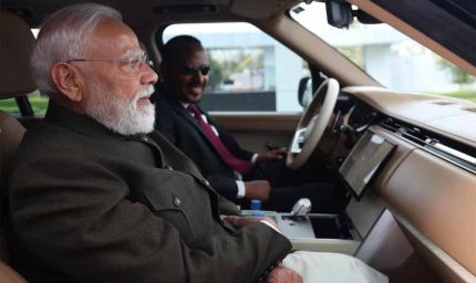 इथियोपिया में पीएम मोदी का गर्मजोशी से स्वागत, एयरपोर्ट पर PM अली ने लगाया गले; खुद ड्राइव कर होटल तक ले गए