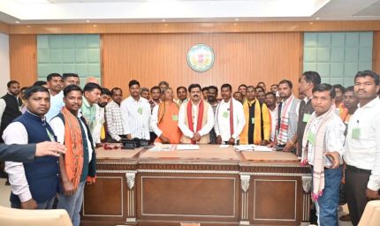 रायपुर में बस्तर संभाग के सरपंचों ने नए विधानसभा भवन में देखी लोकतांत्रिक प्रक्रिया