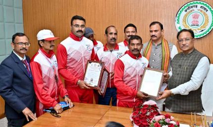 मुख्यमंत्री  साय से मास्टर एथलीट फेडरेशन ऑफ इंडिया के प्रतिभागियों ने की सौजन्य भेंट