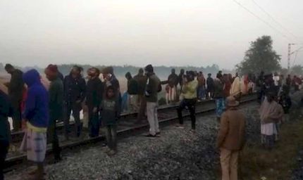 राजधानी एक्सप्रेस हादसा: 8 हाथियों की मौत, 5 डिब्बे पटरी से उतरे