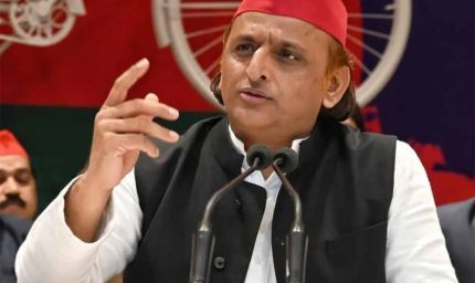 कफ सिरप कांड पर अखिलेश का तंज: तस्वीर में दिखने वालों पर भी चलवा दें बुलडोजर