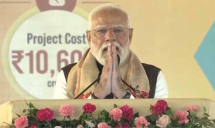 पीएम मोदी का असम दौरा: डिब्रूगढ़ में यूरिया प्लांट का उद्घाटन, बोले– कांग्रेस ने बसाए बांग्लादेशी घुसपैठिए