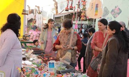 आयुर्वेदिक चिकित्सकों और नाड़ी वैद्यों से परामर्श के लिए उमड़ी भीड़