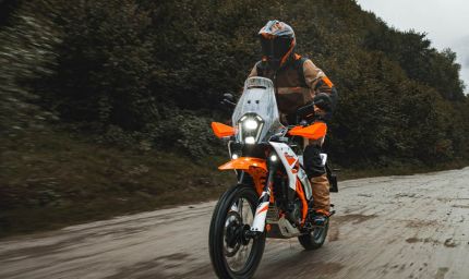 नई KTM 390 Adventure R जनवरी 2026 में होगी लॉन्च, जानें क्या हैं इसके खास फीचर्स