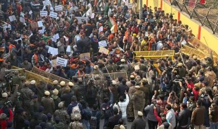 ये देश राम-कृष्ण का है, हिंदू हत्या बंद करो के नारे; दिल्ली में बांग्लादेश हाई कमीशन के बाहर जोरदार प्रदर्शन