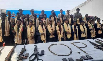 नक्सल विरोधी अभियान को मिली बड़ी सफलता, 22 इनामी माओवादियों ने डीजीपी के सामने किया आत्मसमर्पण