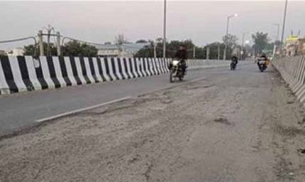 लक्ष्मण झूले की तरह डोल रहा पंजाब का ओवरब्रिज, हर गुजरता पल बन सकता है खतरा