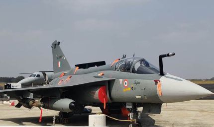 भारत ने तेजस एमके-1ए फाइटर जेट्स पर किया बड़ा ऑर्डर, चीन-पाकिस्तान के खिलाफ कितना कारगर होगा?