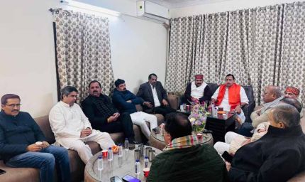 राजपूत बैठक के बाद अब ब्राह्मण विधायक एक्टिव, यूपी भाजपा में तस्वीरों से सियासी हलचल तेज़