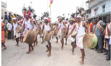 पेसा एक्ट की घोषणा पर आदिवासी समाज में खुशी, रांची के अल्बर्ट एक्का चौक पर जश्न