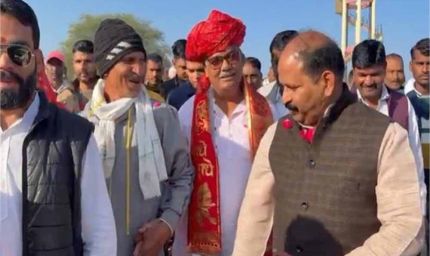 डोबड़ा को मिला ग्राम पंचायत का दर्जा, विकास रथ पर पहुंचे मंत्री मदन दिलावर, 51 फीट साफा और पुष्पवर्षा से हुआ भव्य स्वागत