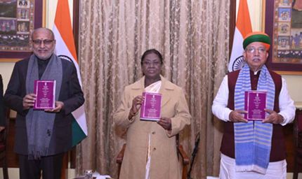 राष्ट्रपति द्रौपदी मुर्मू ने संथाली भाषा में जारी किया भारत का संविधान, आदिवासी गौरव का ऐतिहासिक क्षण