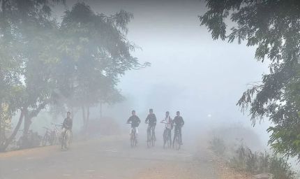 MP में कड़ाके की ठंड, पचमढ़ी में पारा 4.2°C पर, 25 शहरों में तापमान 10°C से नीचे; कई जिलों में घना कोहरा