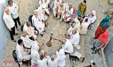 बागपत खाप पंचायत का फरमान, किशोरों के स्मार्टफोन और हाफ‑पैंट पर पाबंदी