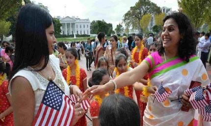 US पत्रकार के विवादित बयान से मचा हंगामा: 2026 में भारतीयों पर हमलों की आशंका जताई