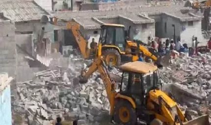 बेंगलुरु में बुलडोजर कार्रवाई पर सियासी घमासान, 400 से अधिक घरों पर एक्शन