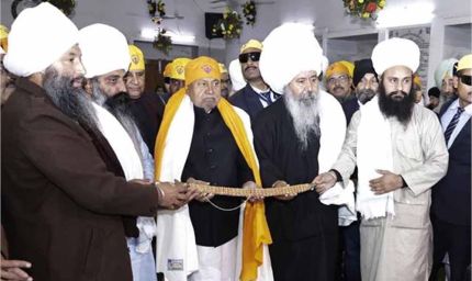 गुरु गोविंद सिंह के 359वें प्रकाश पर्व पर CM नीतीश का नमन, पटना साहिब में टेका मत्था