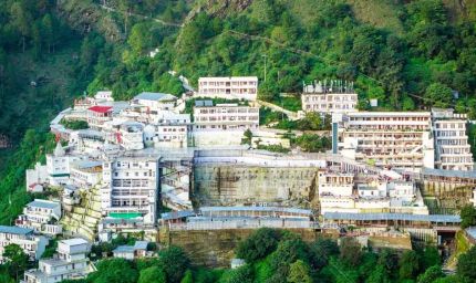 वैष्णो देवी यात्रा में सुरक्षा की नई ढाल: श्राइन बोर्ड का मास्टर प्लान, 700 कैमरों से होगी 24x7 निगरानी