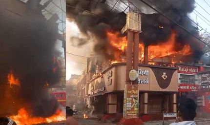 कोरबा के एसएस प्लाजा में भीषण आग, कई दुकानें जलकर खाक, दमकल की 14 गाड़ियां मौके पर