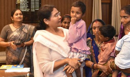 रायपुर : कुपोषण मुक्ति की दिशा में सफल रहा मिशन गोद अभियान : जनभागीदारी से जिले में 20 प्रतिशत बच्चों को मिली कुपोषण से मुक्ति