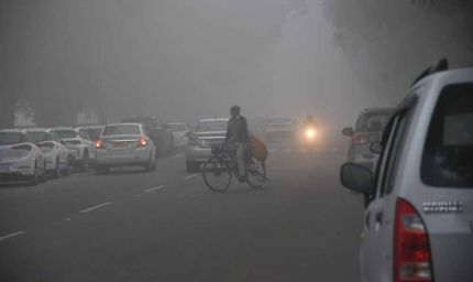 उत्तर भारत में घने कोहरे की मार: हरियाणा-पंजाब-चंडीगढ़ में सड़क हादसे, ट्रेनें लेट, नए साल से पहले बढ़ी ठंड