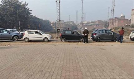 लुधियाना ड्राइविंग टेस्ट सेंटर में बदइंतजामी, घंटों कतार में खड़े लोग परेशान