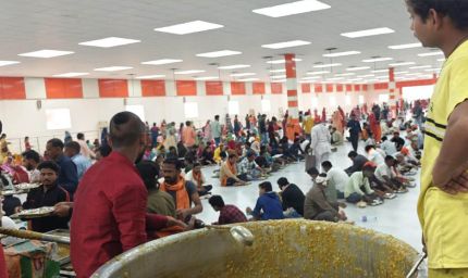 बागेश्वर धाम में नए साल का रेला, भक्तों की भीड़ और धीरेंद्र शास्त्री का संदेश