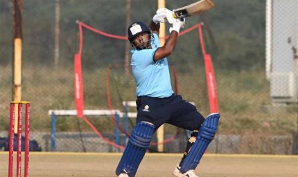 नए साल से पहले सरफराज खान का धमाका, गेंदबाजों की धज्जियां उड़ाकर रोहित शर्मा का रिकॉर्ड तोड़ा