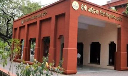 DAVV समर्थ पोर्टल पर डेटा अपलोड में फंसा, 13 साल का लीव रिकॉर्ड गायब
