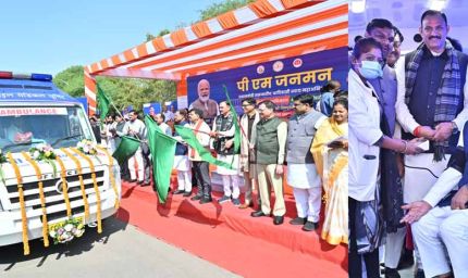 दूरस्थ आदिवासी अंचलों को स्वास्थ्य की नई राह — मुख्यमंत्री साय ने 57 मोबाइल मेडिकल यूनिट वाहनों को दिखाई हरी झंडी
