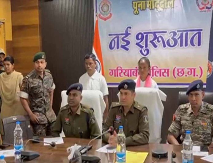 गरियाबंद में माओवादी नेटवर्क को बड़ा झटका, 10-10 लाख के दो इनामी नक्सलियों ने किया सरेंडर