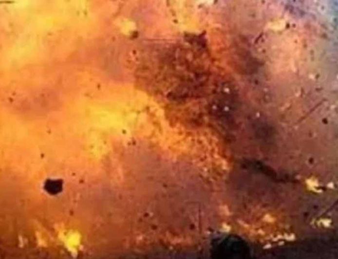 झारखंड में नक्सली वारदात: IED विस्फोट में CRPF जवान गंभीर रूप से घायल