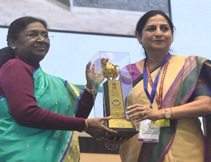 राष्ट्रपति श्रीमती द्रौपदी मुर्मु ने गुना जिले के म्याना रेलवे स्टेशन को ऊर्जा संरक्षण के लिए किया सम्मानित