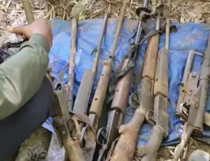 बालाघाट में नक्सल विरोधी अभियान को बड़ी सफलता, जंगल से ₹11.57 लाख नकद और हथियार बरामद