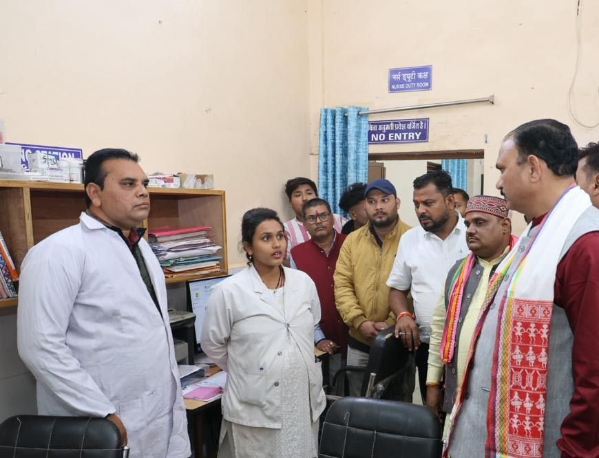 रायपुर : स्वास्थ्य मंत्री श्री श्याम बिहारी जायसवाल ने सामुदायिक स्वास्थ्य केंद्र साजा का किया निरीक्षण