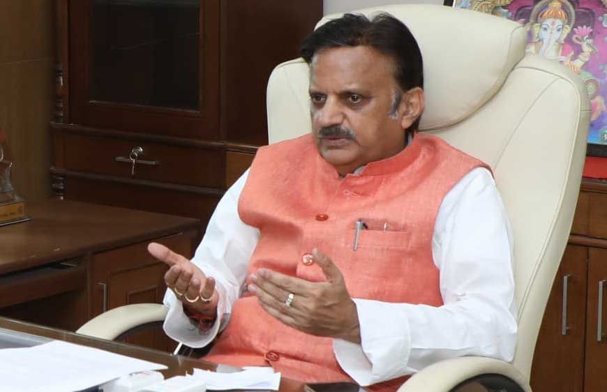 उप मुख्यमंत्री  शुक्ल मानसरोवर मेडिकल कॉलेज और एमजीयू हॉस्पिटल में आयोजित व्हाइट कोट सेरेमनी कार्यक्रम में हुए शामिल