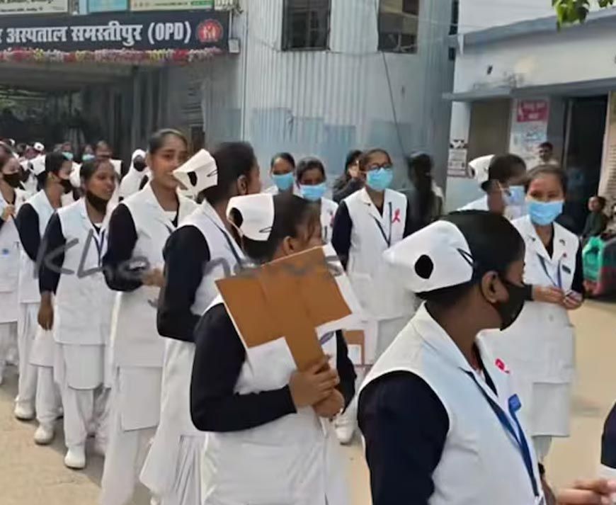 बिहार में छात्राओं ने लगाए अनोखे नारे: ‘अगर पति आवारा हो, कंडोम ही सहारा’