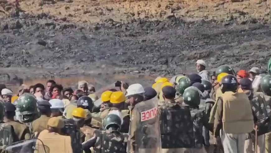 कोयला खदान विस्तार विरोध: ग्रामीणों का हिंसक प्रदर्शन, पुलिस पर हमला, दर्जनों घायल
