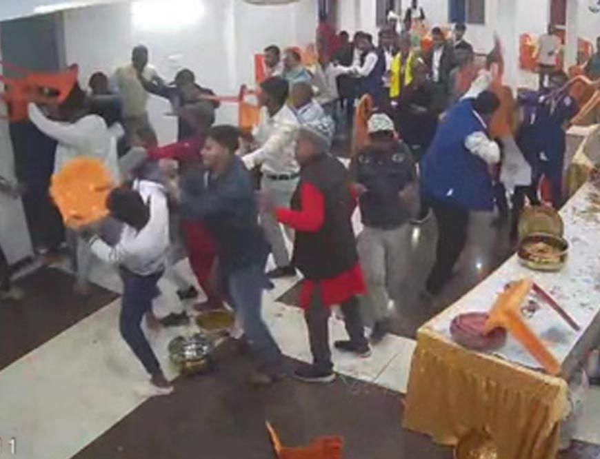 रसगुल्ले की वजह से शादी में हुआ हंगामा: बारातियों और घरातियों में चले लात-घूंसे, पंडाल बन गया जंग का मैदान