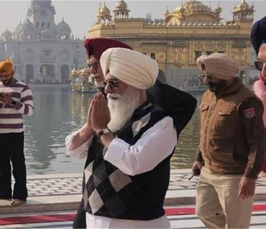 श्री हरमंदिर साहिब नतमस्तक हुए डेरा ब्यास प्रमुख गुरिंदर सिंह ढिल्लों