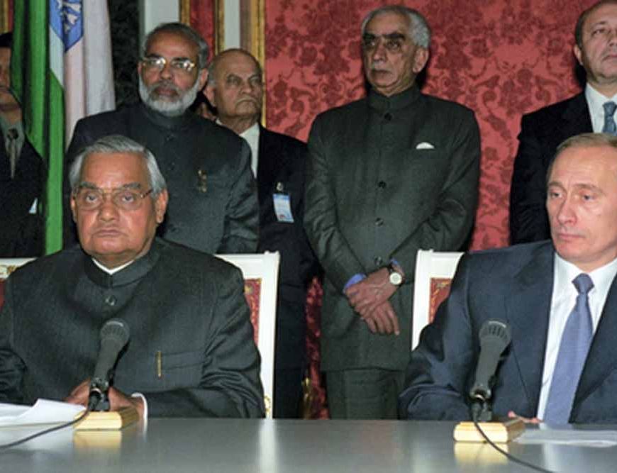 25 साल की दोस्ती का असर! भारत दौरे से पहले पुतिन–मोदी की पुरानी तस्वीर ने मचाई हलचल