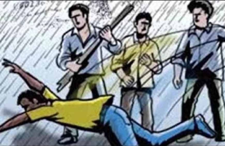 जबलपुर में गुंडागर्दी: दबंगों ने क्लासरूम से छात्र को घसीटा, बेरहमी से पीटा