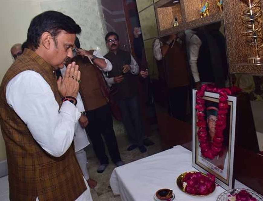 उप मुख्यमंत्री शुक्ल ने स्व. कीर्ति नारायण द्विवेदी को श्रद्धांजलि दी
