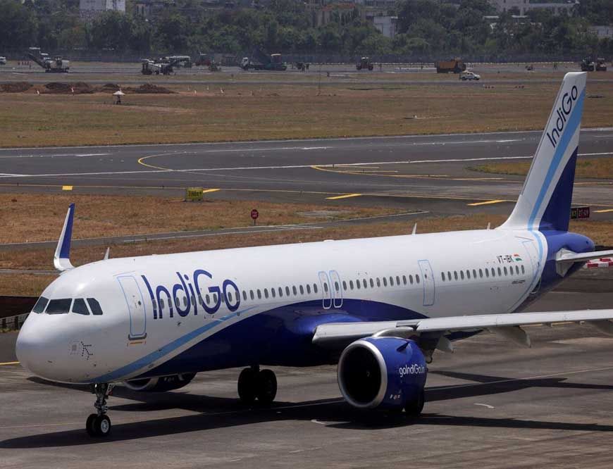 DGCA की सख्ती का असर: IndiGo ने रद्द की 550 उड़ानें, एयरलाइन ने जारी की माफ़ी