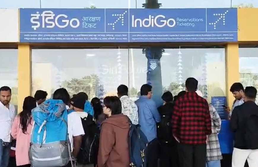 Indigo की फ्लाइट रद्द, एयरपोर्ट पर हंगामा—कर्मचारियों पर यात्रियों का गुस्सा फूटा