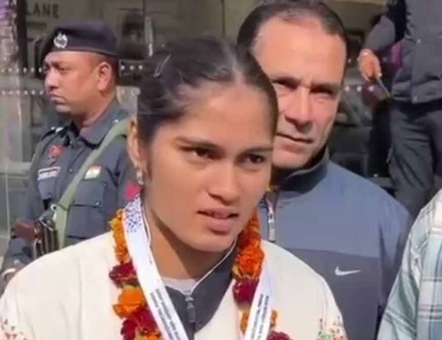 संघर्ष से सफलता तक: गरीब परिवार की बेटी बनी बास्केटबॉल चैंपियन, रजत जीतकर अनिल विज से पाई शाबाशी