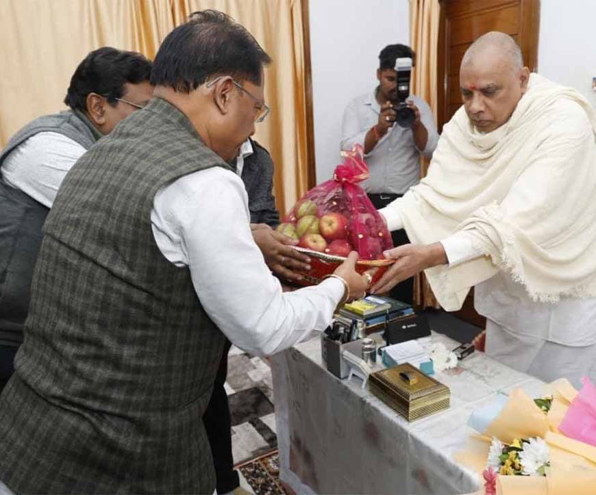 मुख्यमंत्री विष्णु देव साय ने अघोर गुरुपीठ में की पूजा-अर्चना, प्रदेश की सुख-समृद्धि के लिए की प्रार्थना