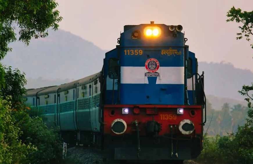 Indigo संकट के बीच रेलवे का बड़ा कदम: चार प्रीमियम ट्रेनों में जुड़े नए कोच, यात्रियों को मिलेगी राहत