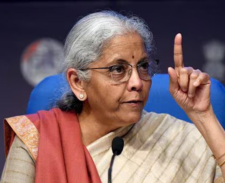 'रुपया खुद तय करता है अपनी दिशा': डॉलर के मुकाबले रुपये की गिरावट पर वित्त मंत्री का बयान